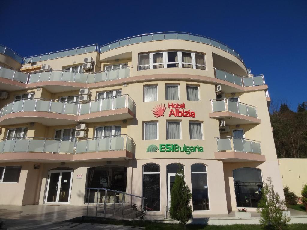 וארנה Albizia Beach Hotel מראה חיצוני תמונה